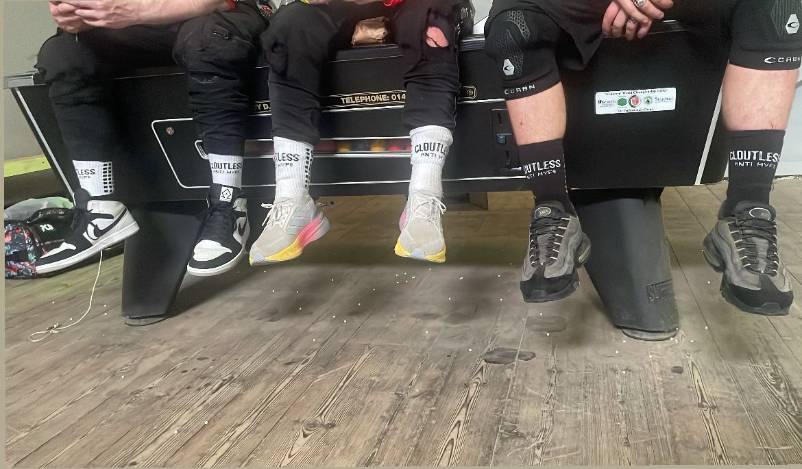 Cloutless Socks